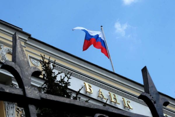 ЦБ РФ: хранение средств на зарубежных счетах несет риски для россиян 