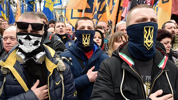 Экс-разведчик США Риттер заявил, что американцы должны понять, что встали на сторону нацистов на Украине