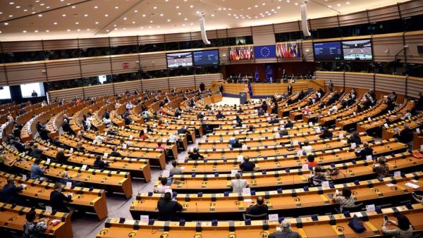 Европарламент поддержал продление беспошлинной торговли с Украиной на год 