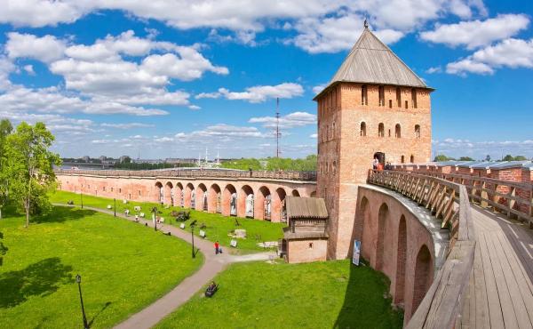 Прогулки по крепостям, кремлям и замкам: что нового ждет туристов в семи регионах России<br />
