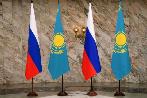 РБК: из России в Казахстан в марте перевели на 170% больше тенге, чем год назад 