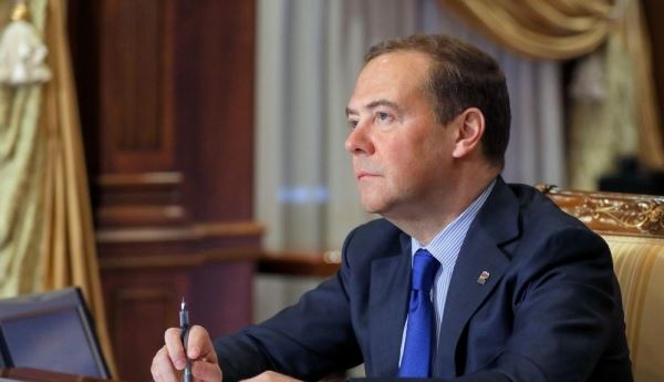 Медведев назвал число принятых на военную службу с 1 января добровольцев