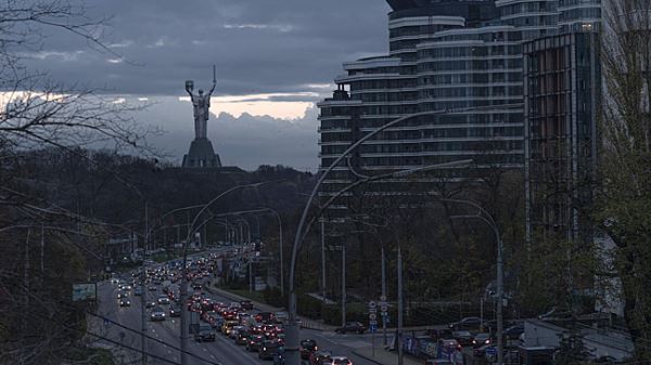 В Киеве и Киевской области звучат сирены воздушной тревоги