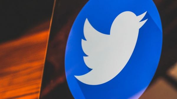 WSJ: новым гендиректором Twitter может стать топ-менеджер NBCUniversal Линда Яккарино 